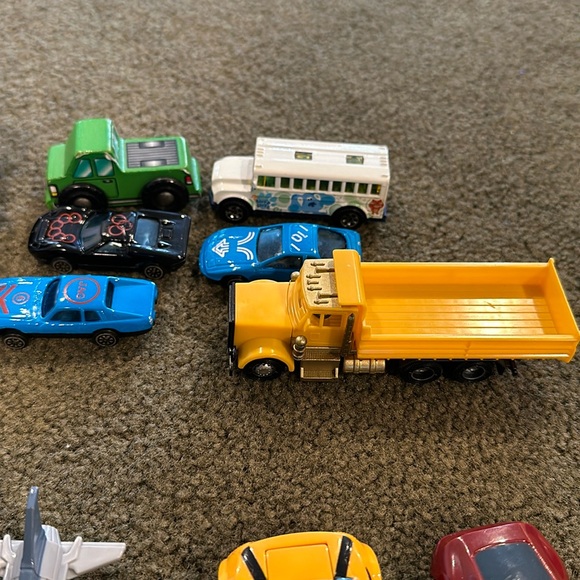 Cars/Trucks Lot Transformer - Picture 13 of 15